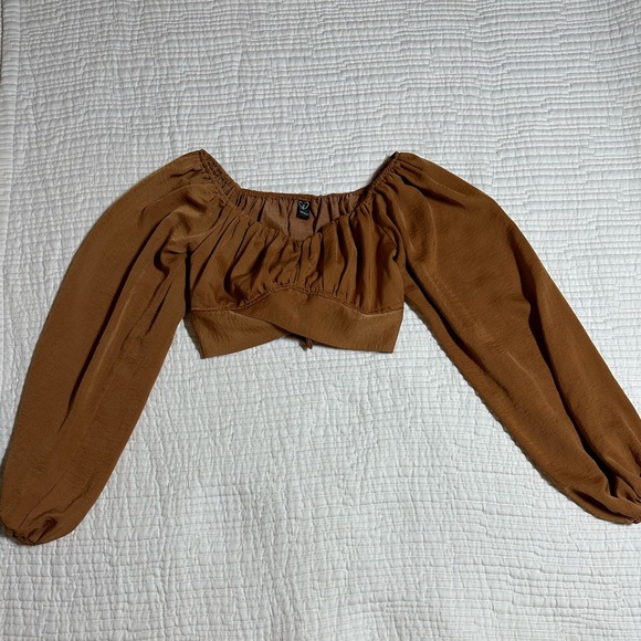 Windsor Crop Top with Oversized Sleeves - Picture 1 of 2